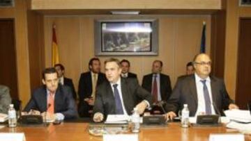 El paro sigue en pie pero divide a la Liga