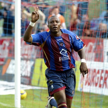 Congo vivió una etapa prolongada en el Levante entre 2002 y 2006, donde encontró estabilidad y continuidad. Fue un delantero potente, con buen juego aéreo y capacidad para generar peligro en el área rival. Aunque no siempre fue titular indiscutible, su presencia fue constante y aportó goles valiosos en momentos clave. Su paso por el club ayudó a la entidad a crecer institucionalmente.