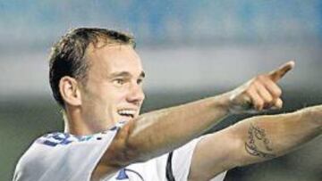 <b>SNEIJDER ES PICHICHI</b>. Con los dos tantos de ayer Sneijder suma tres goles y ya es el Pichichi del campeonato. Además, es la sexta vez que el Madrid consigue un 0-5 en Liga. La última ocasión fue en la 95-96, en casa del Athletic. Sin embargo, la mayor goleada a domicilio fue en la 87-88 (1-7 ante el Zaragoza).