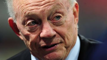 ATLANTA, GA - NOVEMBER 12: Jerry Jones, owner of the Dallas Cowboys on the field prior to the game against the Atlanta Falcons at Mercedes-Benz Stadium on November 12, 2017 in Atlanta, Georgia.   Scott Cunningham/Getty Images/AFP
 == FOR NEWSPAPERS, INTERNET, TELCOS &amp; TELEVISION USE ONLY ==