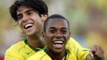 Kaká y Robinho, con Brasil.