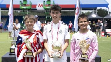 Diego López, máximo goleador; Alberto Ruiz, MVP del torneo; y Diego de la Fuente, mejor portero.