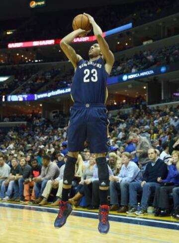8. NEW ORLEANS PELICANS. Por donde pasa Anthony Davis no vuelve a crecer la hierba: mete 24,8 puntos por partido y lidera la NBA en rebotes (12,8) y tapones (4,4: una monstruosidad). Colgados de él, estos Pelicans pueden ganar a cualquiera. De hecho acaban de ganar en San Antonio.