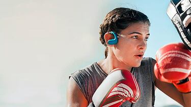 Los auriculares Sony con los que puedes escuchar música mientras nadas