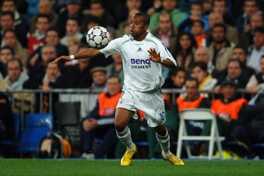 En verano de 2005, el delantero brasileño, firmó por el Real Madrid procedente del Santos brasileño. Estuvo tres temporadas en las que vistió la camiseta en 137 ocasiones y marcó 35 goles. En el mercado de verano de 2010, Robinho se incorporó a las filas del AC Milan procedente del Manchester City. Hasta su salida en 2014 jugó 144 partidos y anotó 32 goles.  