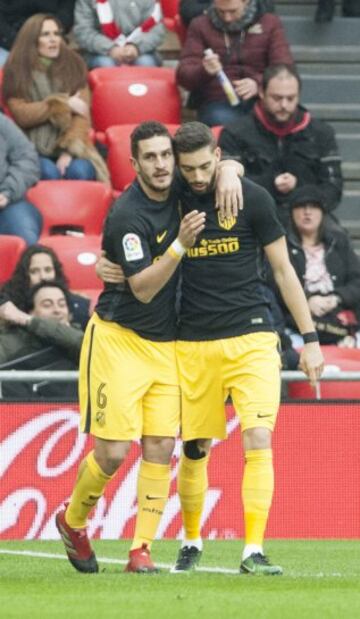 Koke celebra con Carrasco el 0-1.