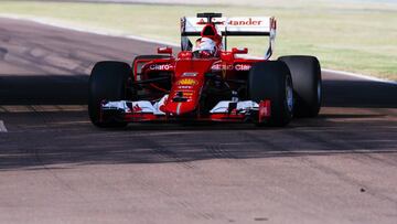 Sebastian Vettel en Fiorano probando los neumáticos de 2017.