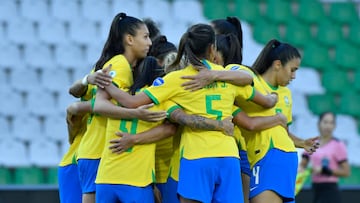 ARMENIA, COLOMBIA - JULY 12: Players of Brazil celebrate arter scoring the third goal of their team during a match between Uruguay and Brazil as part of Women's CONMEBOL Copa America 2022 at Centenario Stadium on July 12, 2022 in Armenia, Colombia. (Photo by Gabriel Aponte/Getty Images)