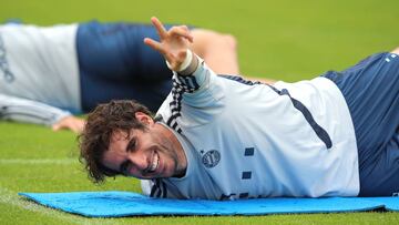 MUNICH, GERMANY - MAY 20: Javi Martinez of FC Bayern Muenchen smiles during a training session at Saebener Strasse training ground on May 20, 2020 in Munich, Germany.  (Photo by M. Donato/FC Bayern via Getty Images)