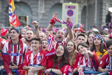 Atlético toast twin triumphs with their people at Neptuno