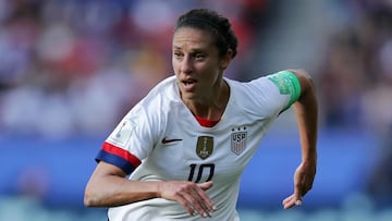 Carli Lloyd shows being an NFL kicker not such a long shot