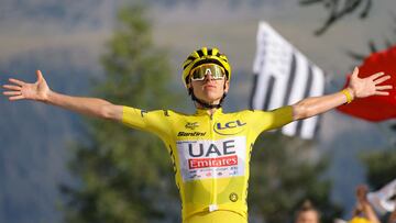 Tadej Pogacar celebra su victoria en la 20ª etapa del Tour 2024.