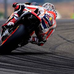 Márquez lidera pese a una caída el accidentado FP3 de Aragón