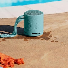 Chollo del día: 43% de descuento en un altavoz con Bluetooth de Sony para la playa o la piscina