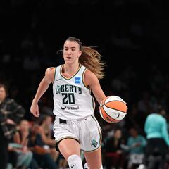 Sabrina Ionescu registró el cuarto triple-doble de su carrera