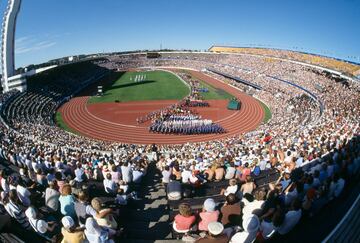 El primer Campeonato Mundial de atletismo se celebr車 en 1983 en Helsinki, Finlandia. Al principio se celebraba cada cuatro a?os, pero a partir de la cuarta edici車n, que fue en Stuttgart, y hasta la actualidad, se celebra cada dos.