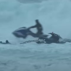 La ola más peligrosa del mundo manda a tres surfistas al hospital