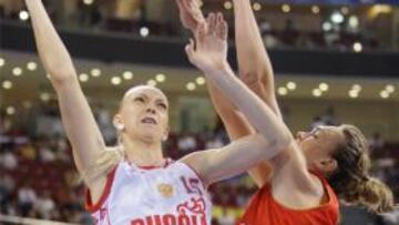 <b>A LAS PUERTAS.</b> La selección femenina de baloncesto se quedó a las puertas de la lucha por las medallas tras caer ante Rusia por 84 a 65 en un partido en que las españolas llegaron a tener una ventaja de dieciocho puntos.