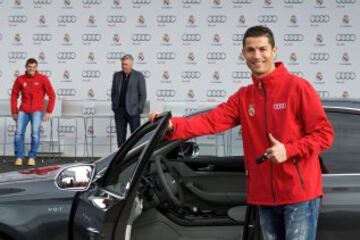 Cristiano Ronaldo recibe su Audi S8.