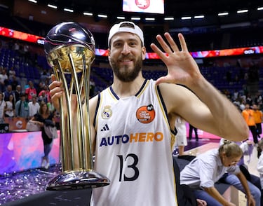 Al igual que Rudy, tiene dos etapas en el Real Madrid. Vistió la camiseta blanca por primera vez en 2010. Llegó procedente de la NBA, donde jugó en cuatro años para Portland Trail Blazers, Sacramento Kings y New York Knicks. Tras seis años como merengue, se marchó otra vez a Estados Unidos para defender el escudo de Philadelphia 76ers. Aunque solo estuvo un año. Después regresó a Europa, pero no a España. Su segunda etapa fue en 2022, donde estuvo en el club hasta su retiro en 2024. Entre los dos capítulos, ha levantado como vikingo cinco Copas del Rey, cuatro Ligas, una copa Intercontinental y tres EuroLigas. 