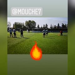 El remate perfecto de Mouche en el entrenamiento albo