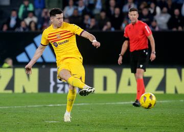 A late penalty, scored by Robert Lewandowski, gave Barcelona a narrow win over Celta.