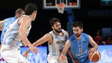 El uruguayo Osimani es marcado por el argentino Facundo Campazzo.