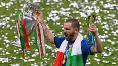 Leonardo Bonucci con el trofeo de la Eurocopa.