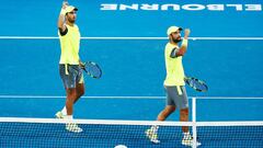 Los tenistas colombianos Juan Sebasti&aacute;n Cabal y Robert Farah durante la semifinal del dobles masculino del Australian Open 2018 frente a los hermanos Mike y Bob Bryan en el Rod Laver Arena