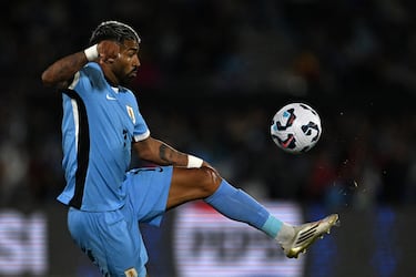 ‘Búfalo’ Aguirre anota en el Uruguay vs Perú