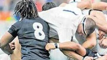 <b>FUERZA CONTRA ÍMPETU. </b>Los neozelandeses se encontraron con una Francia muy correosa.