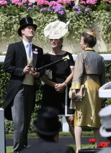 El Príncipe Harry , Zara Phillips y la Príncesa Ana.