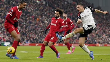 Liverpool (United Kingdom), 03/12/2023.- Joao Palhinha (R) of Fulham in action against Mohamed Salah (C) and Joel Matip of Liverpool during the English Premier League soccer match between Liverpool FC and Fulham FC, in Liverpool, Britain, 03 December 2023. (Reino Unido) EFE/EPA/TIM KEETON EDITORIAL USE ONLY. No use with unauthorized audio, video, data, fixture lists, club/league logos, 'live' services or NFTs. Online in-match use limited to 120 images, no video emulation. No use in betting, games or single club/league/player publications.
