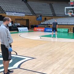 Un jugador del Joventut trabaja al margen "por prevención"