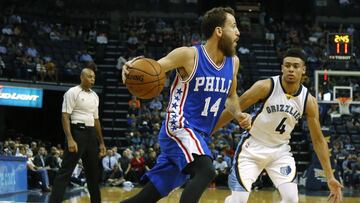 Sergio Rodríguez conduce el balón ante Wade Balwin.