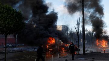 FILE PHOTO: Cars are on fire after Russia's missile attack in Kyiv, Ukraine October 10, 2022. REUTERS/Valentyn Ogirenko/File Photo