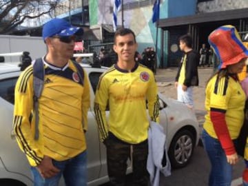 Los hinchas colombianos esperan un triunfo de la Selección en el Estadio Centenario de Montevideo