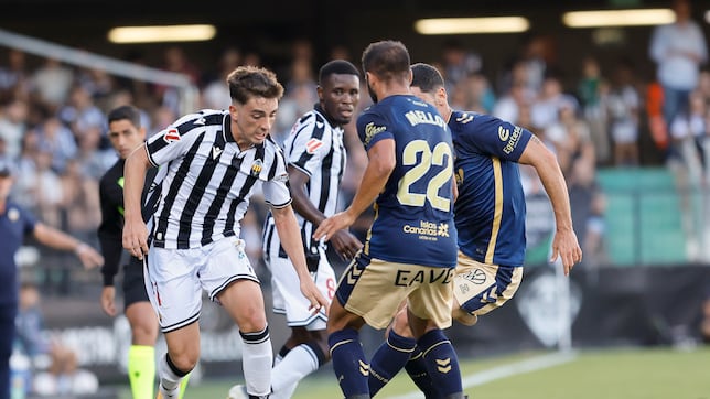 El Castellón negocia la ampliación de contrato de Álex Calatrava