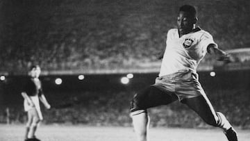 Brazilian footballer Pele playing for Brazil, circa 1958. (Photo by Pictorial Parade/Archive Photos/Getty Images)