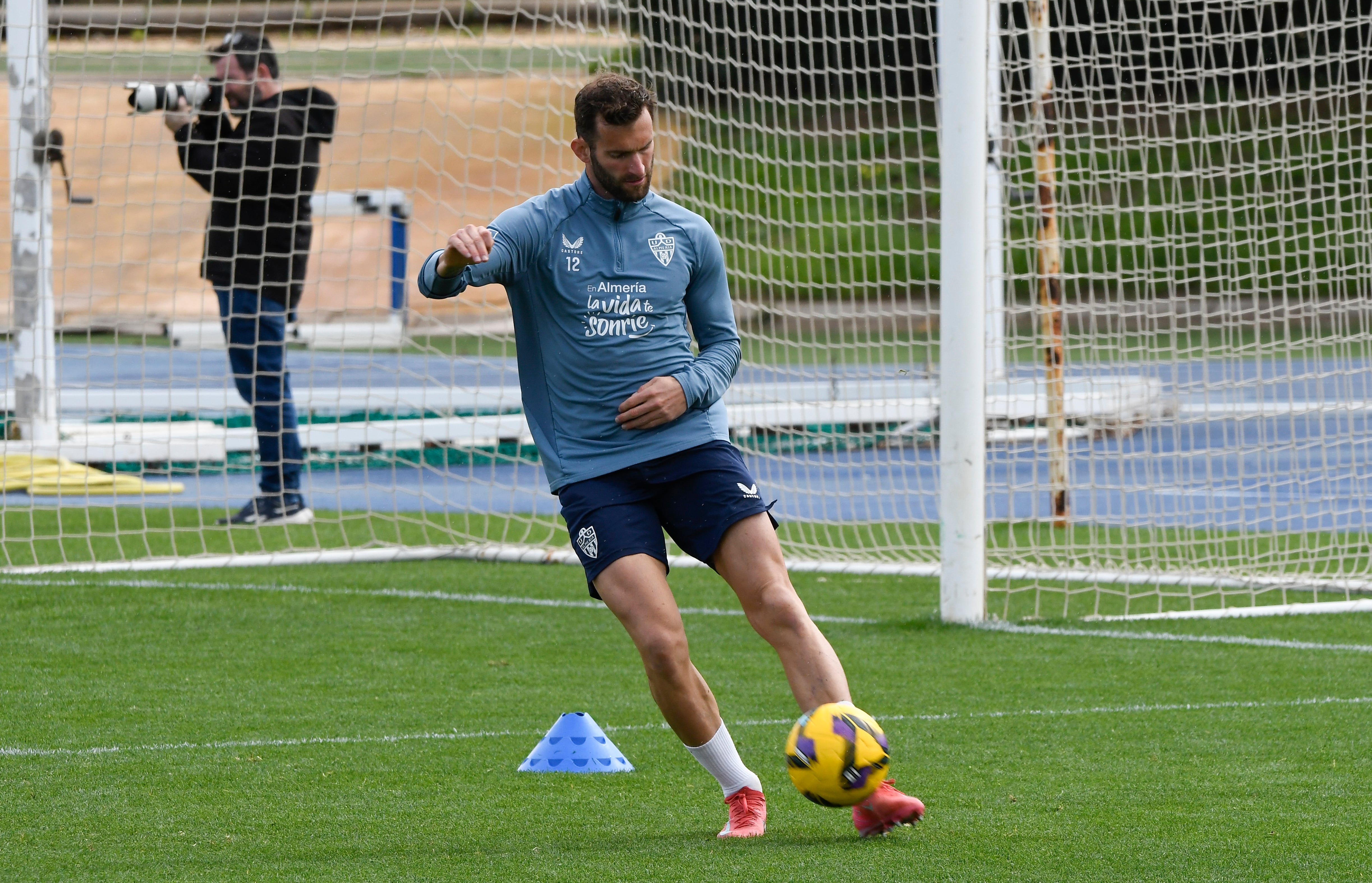 Leo Baptistao en un entrenamiento del Almería.
