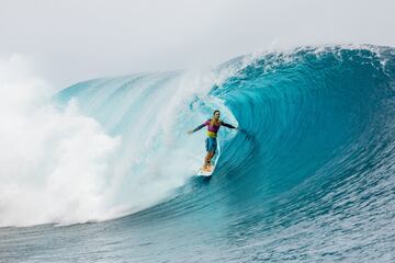 Teahupoo se pone grande y regala una jornada de surf para la historia