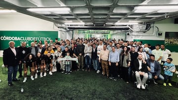 Foto de familia del acto de peñas del Córdoba