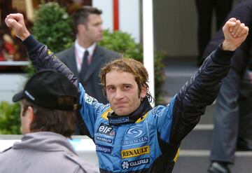 Un solo triunfo se observa en el palmarés de Jarno Trulli, pero se podría decir que éxito vale doble. Muy pocos son los pilotos que pueden decir que han sido los más rápidos en las estrechas calles de Montecarlo. En el GP de Mónaco 2004, ni Jenson Button ni Rubens Barrichello pudieron igualar la velocidad de Trulli al volante del Renault, que no dejó escapar la oportunidad que le brindó Fernando Alonso tras quedarse fuera de carrera en un incidente con Ralf Schumacher a la salida del túnel para subir al primer cajón del podio.