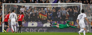 Cristiano marca de cabeza el 1-1 en la ida de los octavos de final de la Champions League 12/13. 