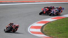 Aprilia Spanish rider Maverick Vinales (L) rides ahead Ducati Spanish rider Jorge Martin (C) and Ducati Spanish rider Marc Marquez during the MotoGP sprint race of the Portuguese Grand Prix at the Algarve International Circuit in Portimao on March 23, 2024. (Photo by PATRICIA DE MELO MOREIRA / AFP)