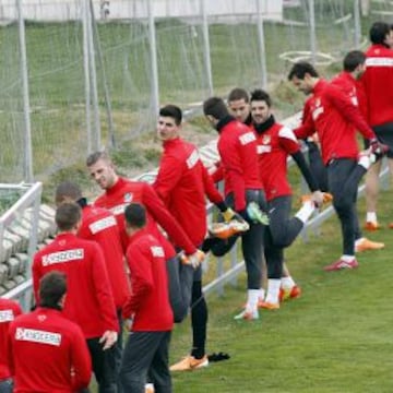 Courtois se ejercitó ayer como uno más. El portero no está al cien por cien, pero apunta a titular.