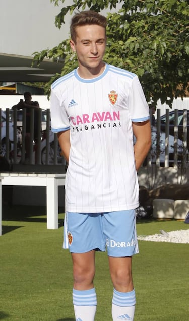 El Zaragoza recupera el azul claro en su primera equipación