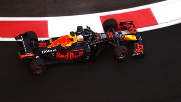 Max Verstappen (Red Bull RB16B). Yas Marina, Abu Dhabi. F1 2021.