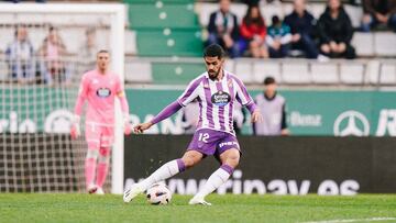 Lucas Oliveira, jugador del Real Valladolid, debutando ante el Racing de Ferrol.