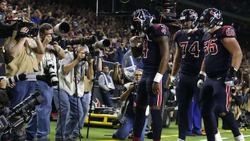 Houston dio una muestra de como doblegar a la defensiva de New England, una de las mejores de la liga, y dan un paso importancia hacia la postemporada.